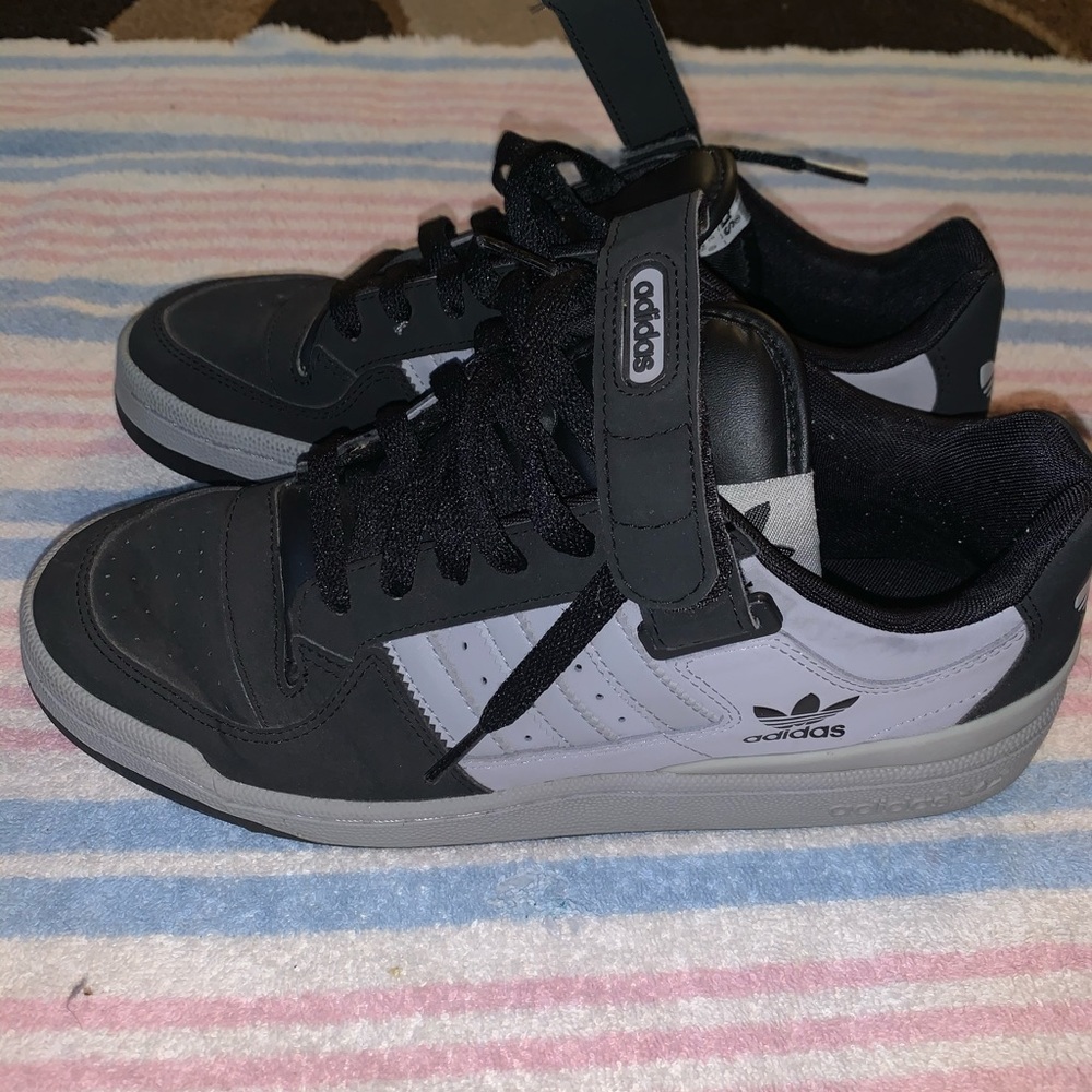 Low top adidas forum